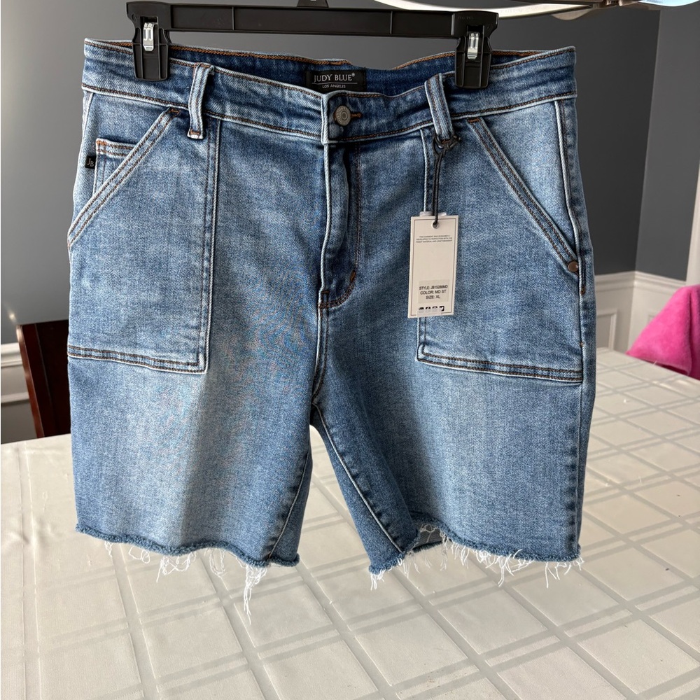 Judy Blue Medium Wash Mid Rise Bermuda Shorts, size XL. New with tags.